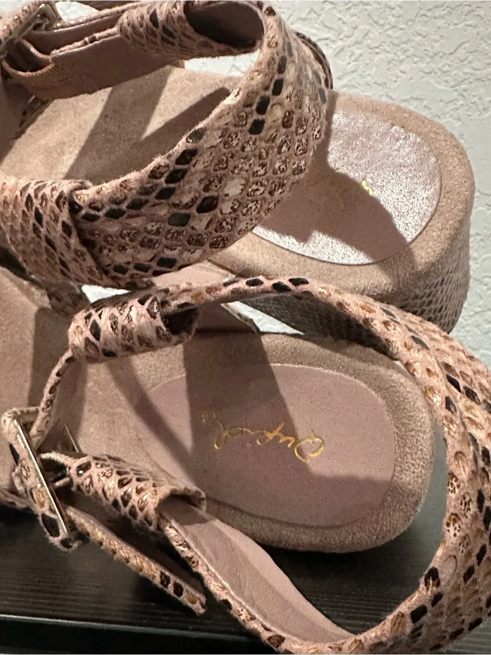 ! Qupid Snake-Print Platform Sandals in blush pink / light Tan size 8